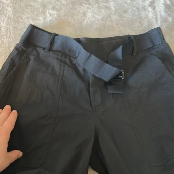Athleta belted Trekkie pant in black - Picture 3 of 6
